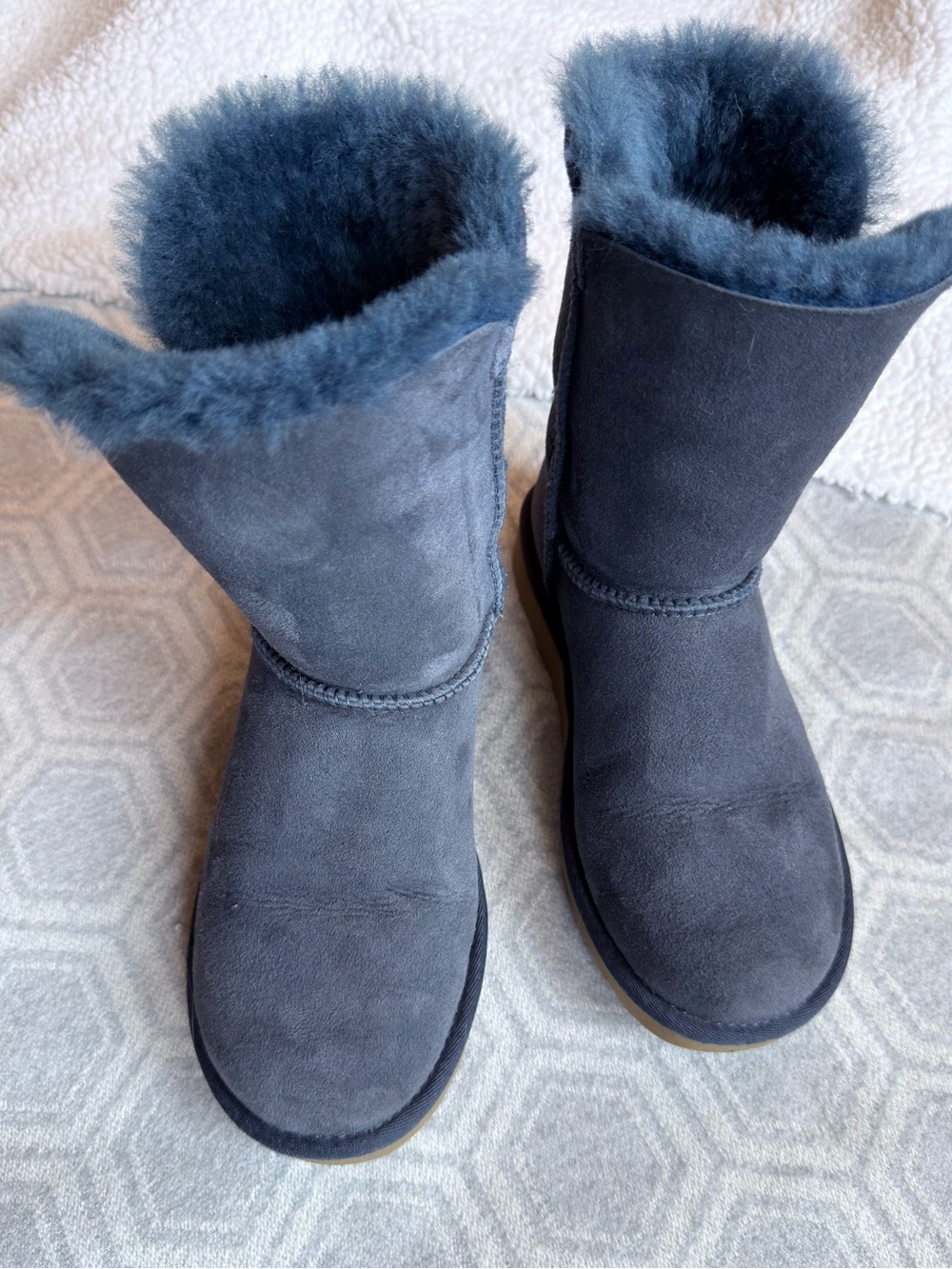 UGG Bailey Button II Navy Blue Suede Sheepskin Boots Women’s Size 5